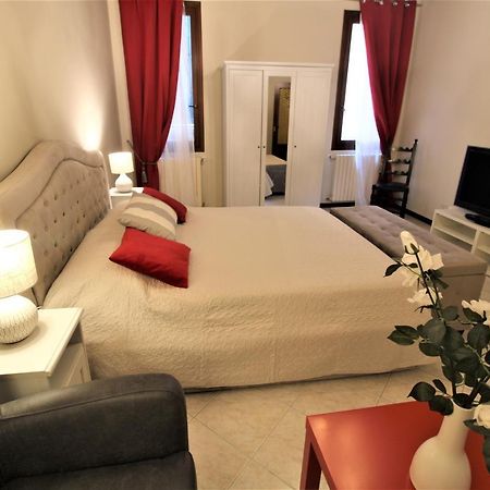 Central And Spacious Apartment Венеция Екстериор снимка