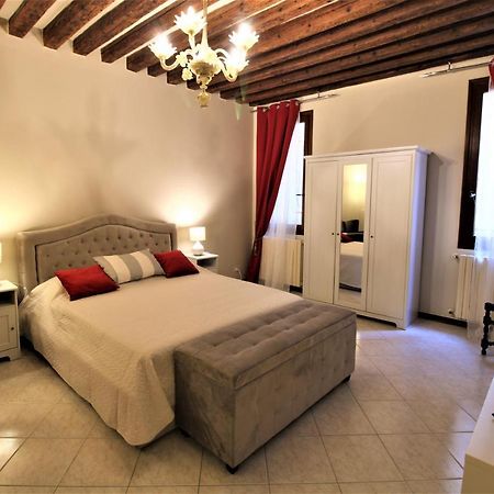 Central And Spacious Apartment Венеция Екстериор снимка