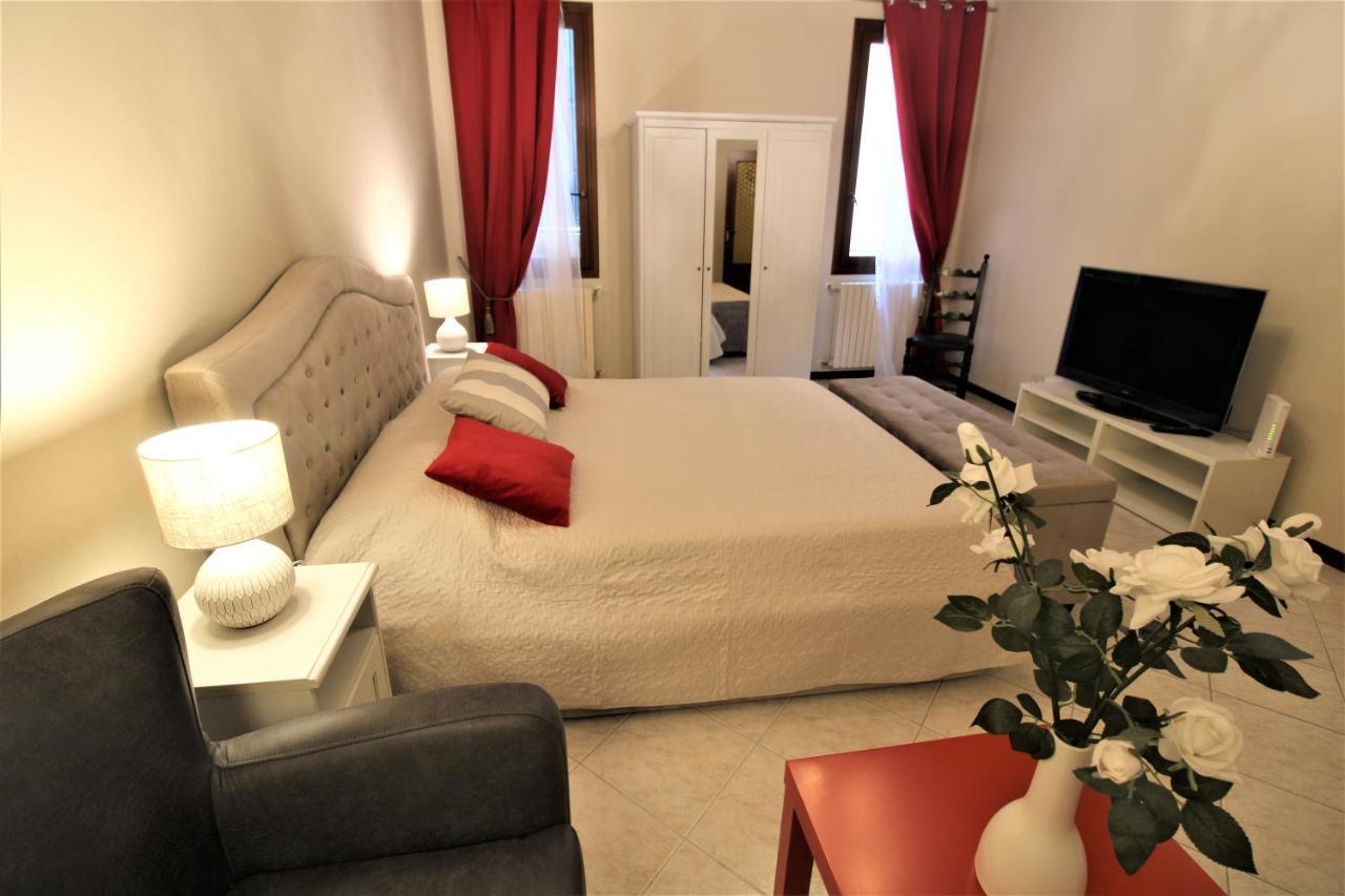 Central And Spacious Apartment Венеция Екстериор снимка