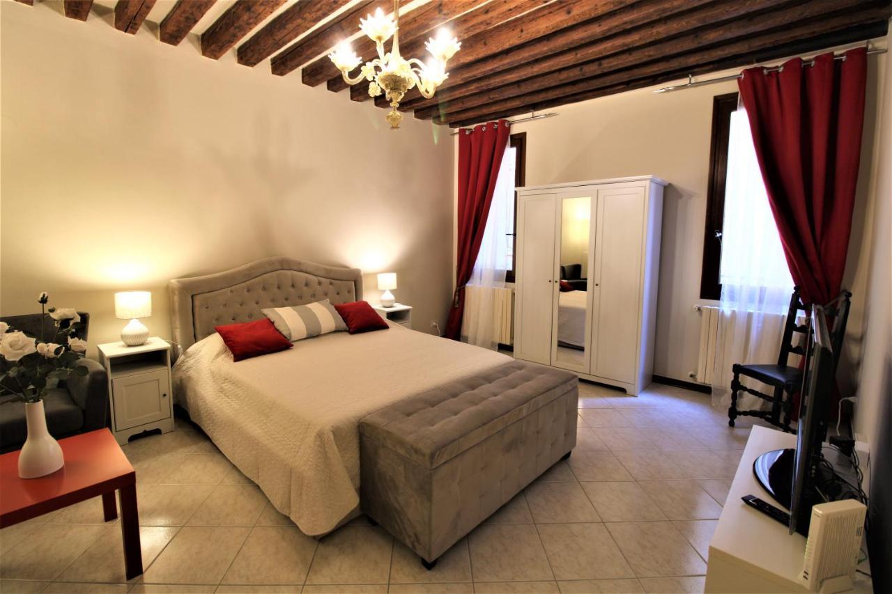 Central And Spacious Apartment Венеция Екстериор снимка